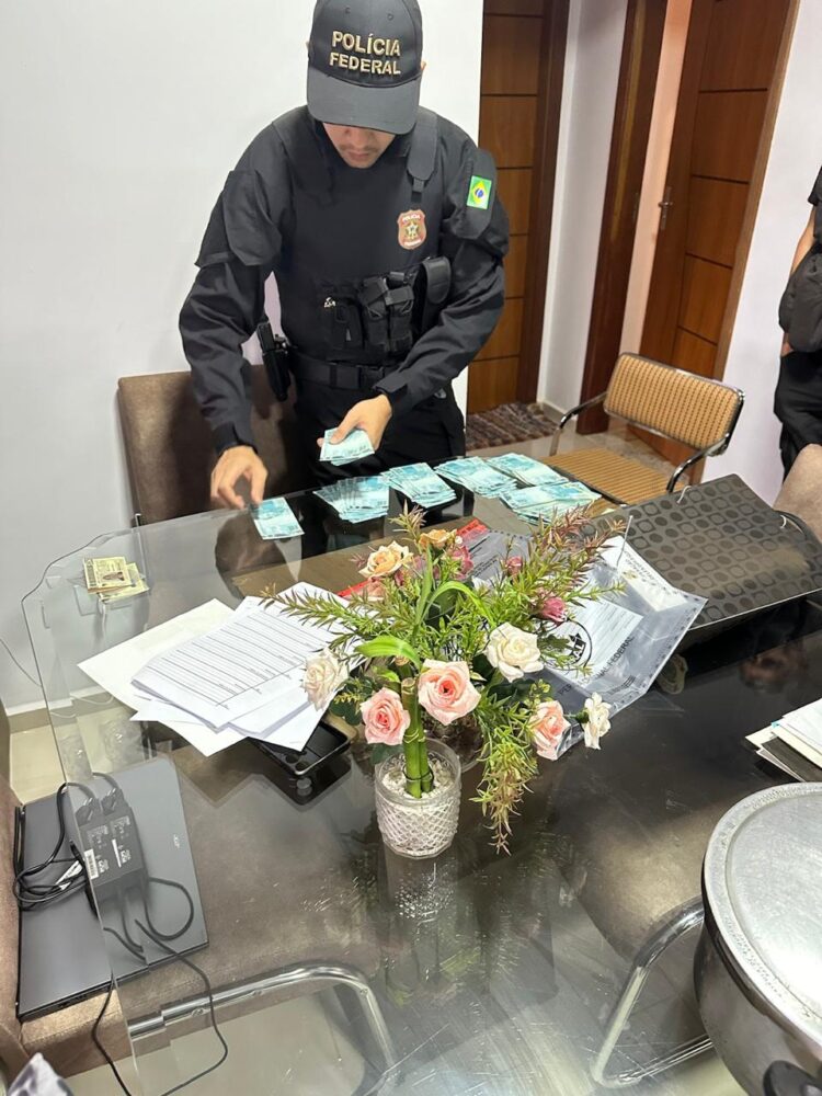 Dono de revenda de autopeças é preso em flagrante em operação da polícia contra o roubo de veículos