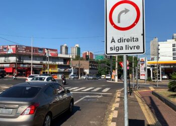 Foztrans sinaliza novos cruzamentos com o “siga livre à direita”