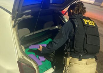 Em Céu Azul, casal é preso pela PRF com arma e droga