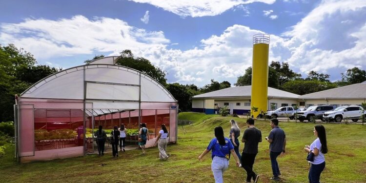 Entidade lança roteiros turísticos conduzidos por jovens da comunidade