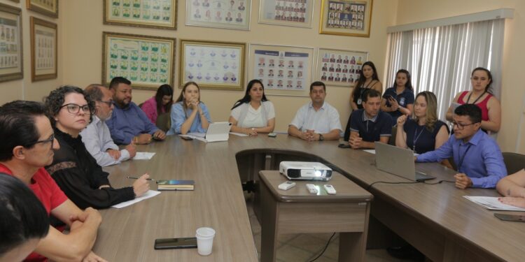 Projeto do executivo para descontar dos servidores dívida antiga com a FozPrev deve ser retirado da pauta na Câmara