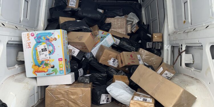 Fiscalização da Receita Federal resulta na apreensão de 683 volumes de mercadorias