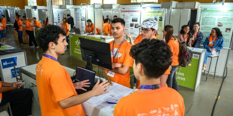 Estudantes de três países vão apresentar descobertas científicas na FIciências 2024