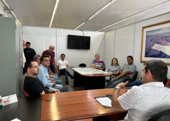 Empresários participam de reunião de alinhamento sobre as obras na Avenida JK