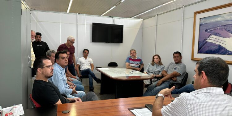 Empresários participam de reunião de alinhamento sobre as obras na Avenida JK