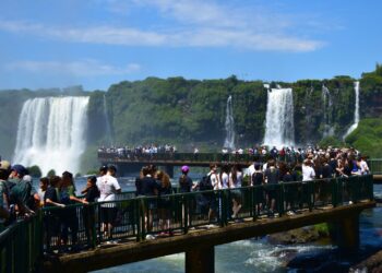 Turismo: mais de 34 mil visitantes passaram pelo Parque Nacional do Iguaçu no feriado prolongado