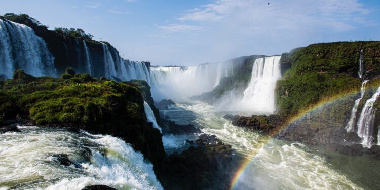 Feriado dessa quarta-feira (20) será com horário ampliado para visitar as Cataratas