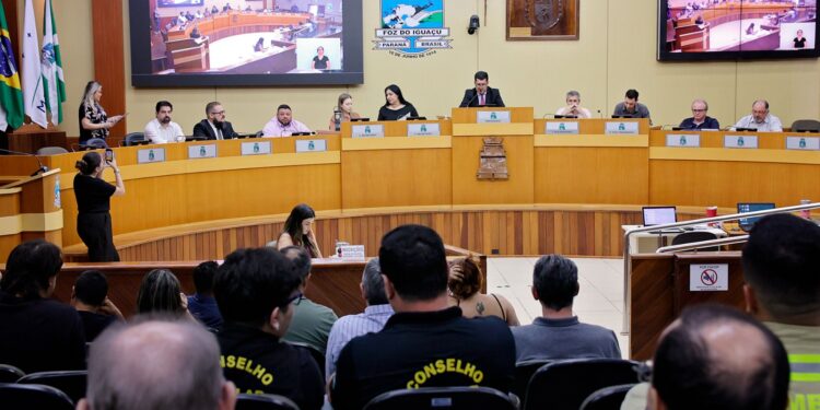 Orçamento Municipal para 2025 foi tema de audiência pública na Câmara de Vereadores em Foz