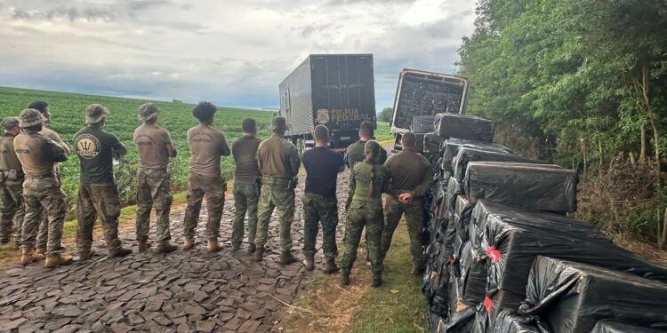 Após monitorar movimentação em área do lago, PF apreende 700 caixas de cigarros em Itaipulândia