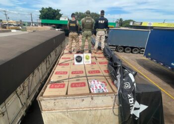PRF apreende carreta com carga de cigarros avaliada em R$ 9 milhões