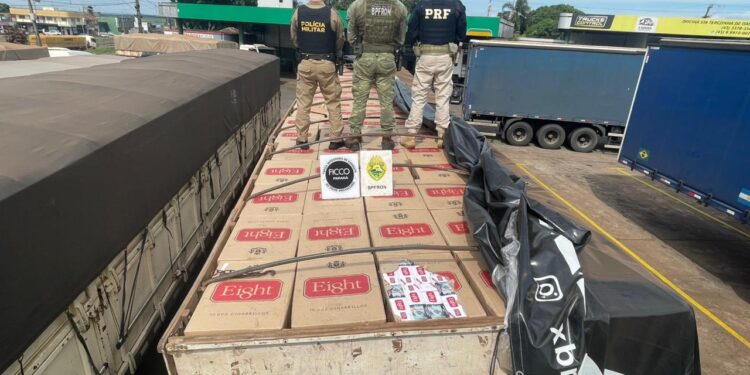PRF apreende carreta com carga de cigarros avaliada em R$ 9 milhões