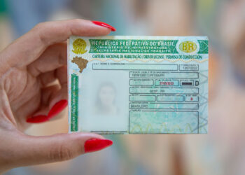 Detran-PR alerta para golpe com mensagens falsas referentes à suspensão da CNH