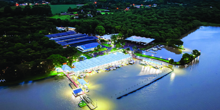 Expedição de 200 jets vai descer o Rio Paraná com destino à Internacional Boat Show em Foz