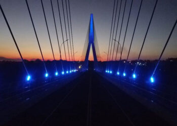 Ponte da Integração ganha iluminação para lembrar a Campanha Novembro Azul