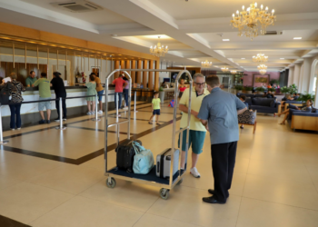 Destino global: Foz do Iguaçu terá dezembro e janeiro de hotéis e comércio cheios