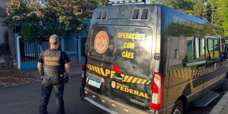 Casal é preso no bairro Três Lagoas suspeito de comandar rede de distribuição de drogas