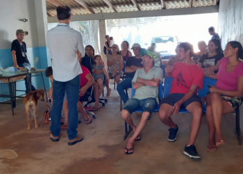Sanepar orienta moradores de Foz do Iguaçu sobre o programa Caixa D´Água Boa