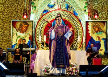 Missa e show de Natal com Padre Reginaldo Manzotti acontecerão na Catedral de Foz neste domingo (8)