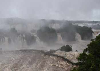 Cataratas do Iguaçu ultrapassa sete milhões de litros d’água por segundo nesta segunda-feira (09)