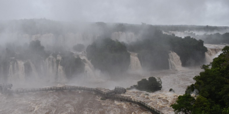 Cataratas do Iguaçu ultrapassa sete milhões de litros d’água por segundo nesta segunda-feira (09)