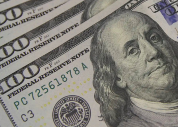 Dólar sobe para R$ 6,08 e bate recorde no Plano Real