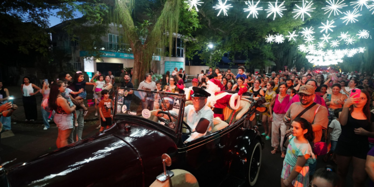 Com apoio do Estado, programação de Natal de Foz do Iguaçu atrai moradores e turistas