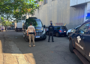 PF e Receita prendem homem com duas armas carregadas na Ponte da Amizade