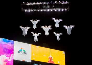 “Uma Noite Antes do Natal” encanta o público no Gramadão; veja imagens
