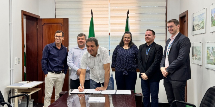Prefeitura assina contrato para construção de condomínios com 352 unidades