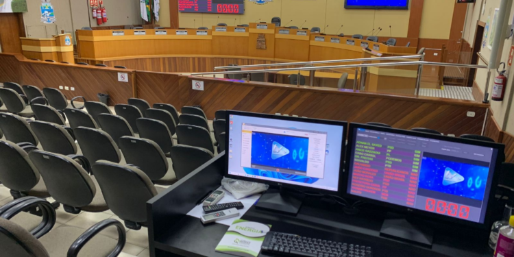 Câmara implanta sistema para vereadores votarem sem estarem presentes na sessão