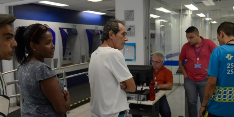 Bancos têm horários reduzidos nas vésperas de Natal e Ano Novo