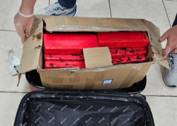 Mulher é presa no aeroporto pela Polícia Federal com mais de 80 kg de maconha