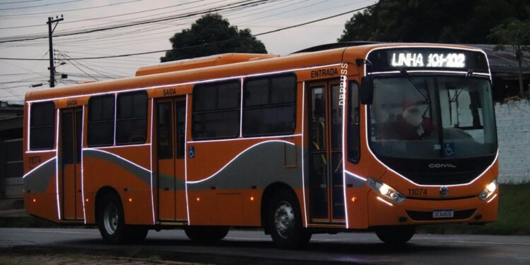 Ônibus do Papai Noel da VISAC começa a circular por Foz nesta segunda-feira (2)