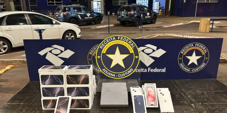 Receita Federal confisca mais de R$ 330 mil em iPhones e Apple watches na Ponte da Amizade