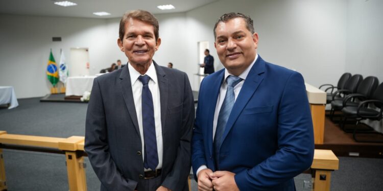 Prefeito, vice e vereadores são diplomados em Foz do Iguaçu