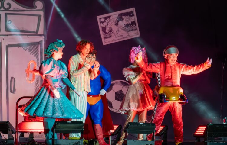 Com tempo firme, abertura do Natal da Itaipu será nesta quarta-feira (11)