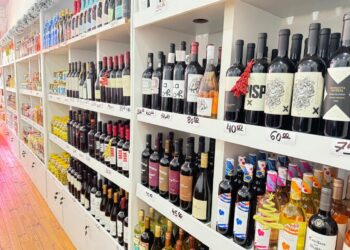 Comércio ilegal de produtos na região da Ponte da Amizade é alvo de fiscalização