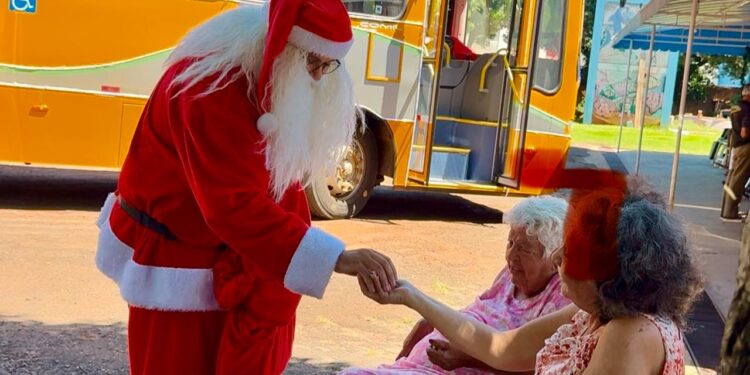 Natal Solidário: Colaboradores da VISAC entregam 760 quilos de alimentos ao Lar dos Velhinhos