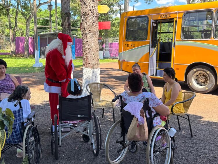 Natal Solidário: Colaboradores da VISAC entregam 760 quilos de alimentos ao Lar dos Velhinhos