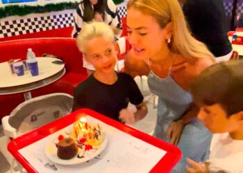 Atriz Thais Pacholek comemora aniversário no Wonder Park Foz