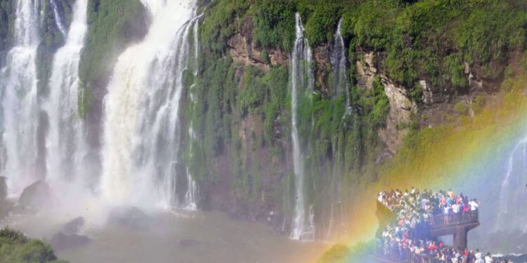 Turismo: nesta quinta-feira (26), Parque Nacional do Iguaçu superou a visitação total de 2023