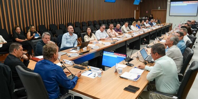 Em reunião com equipe, General Silva e Luna reforça compromissos para Gestão Integrada em Foz