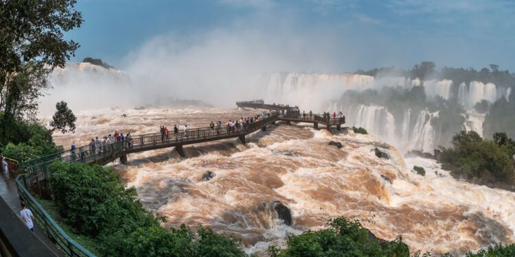 Em 2024 brasileiros marcaram a maior visitação da história no Parque Nacional do Iguaçu