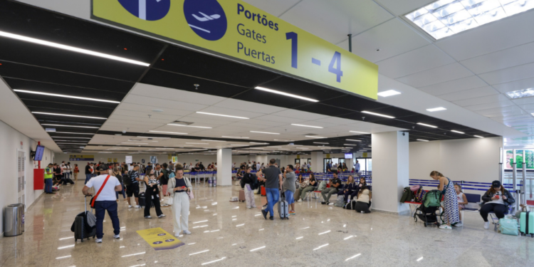 Aeroporto de Foz bate recorde anual com mais de 2 milhões de passageiros em 2024