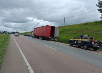 Carreta que saiu de Foz do Iguaçu, com mais de 1,5 tonelada de maconha, é apreendida em Quatro Barras
