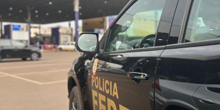 Vítima de tráfico humano pede ajuda na aduana e é resgatada pela Polícia Federal