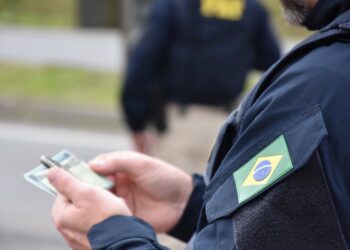 Morador de Foz é preso em Maringá, com 117 iPhones escondidos no teto do carro