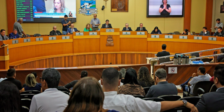 Mesa diretora propõe criação de novos cargos que vão gerar gastos de R$ 2,5 milhões na Câmara