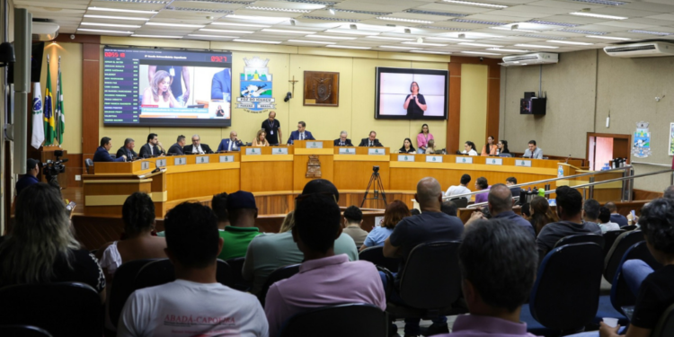 Com impacto de R$ 48 milhões, Câmara aprova reorganização administrativa da prefeitura