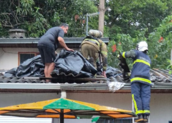 Raio atinge pousada e causa princípio de incêndio na Avenida dos Imigrantes